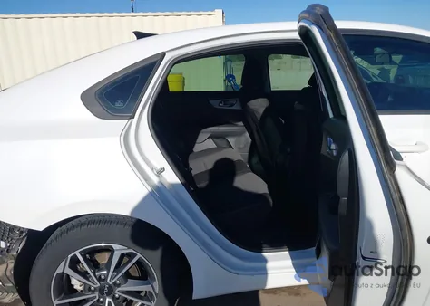 2022 Kia Forte Lxs z USA, uszkodzony, nr VIN 3KPF24AD0NE487356